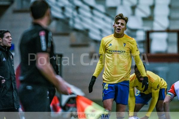 Iván Alejo ante la UD Logroñés / Carlos Gil-Roig - portalcadista.com