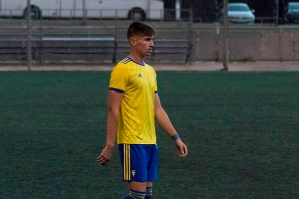 Álex Revuelta con el Cádiz CF Juvenil