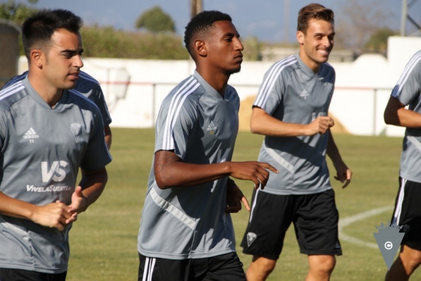 Seth Airam Vega entrena con el Cádiz CF / cadizcf.com