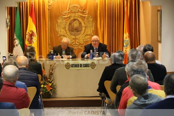 Carlos Medina en el Ateneo Gaditano / Trekant Media