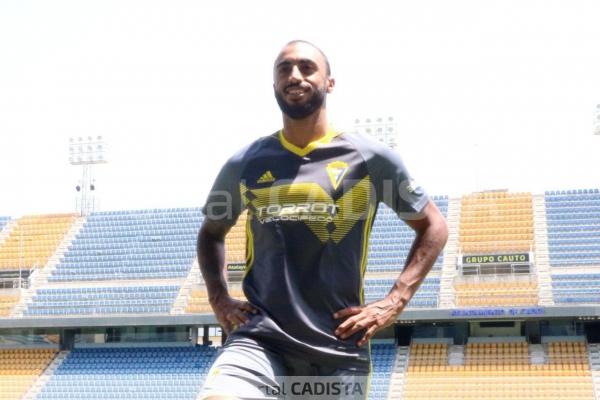 Carlos Akapo, jugador del Cádiz CF / Trekant Media