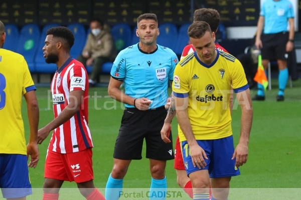 Cala se queja de una jugada ante Gil Manzano / Trekant Media