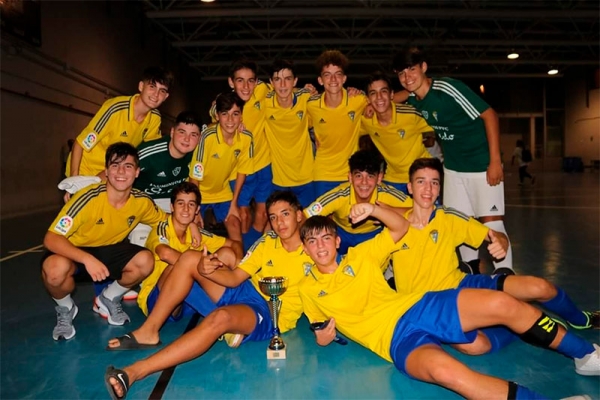 El Cádiz CF Virgili Cadete, campeón del Trofeo Ciudad de Cádiz