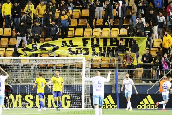 Pancarta 'No al fútbol los lunes' / Trekant Media