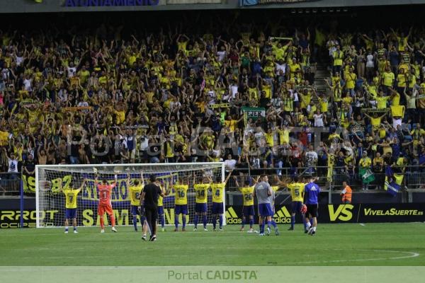 El Cádiz sigue una jornada más como líder / Trekant Media