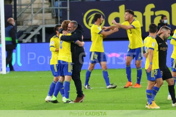 El Cádiz celebra la victoria frente al FC Barcelona / Trekant Media