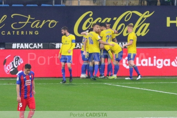 El Cádiz celebra su gol ante el Eibar / Trekant Media