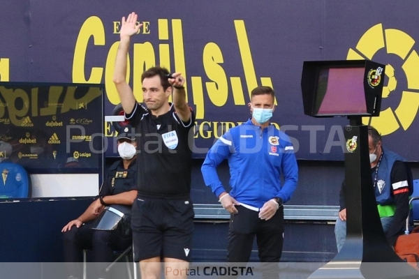 De Burgos Bengoetxea anulando el gol de Negredo / Trekant Media