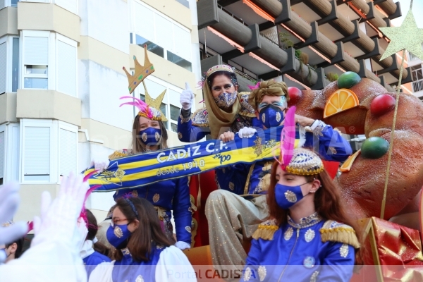 Cartera Real con la bufanda del Cádiz CF / Trekant Media