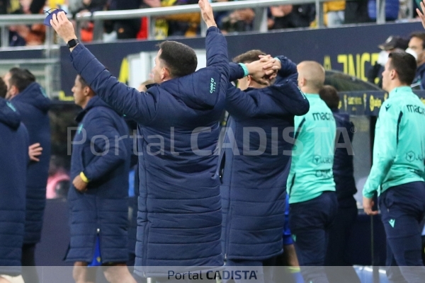 Banquillo del Cádiz CF / Trekant Media