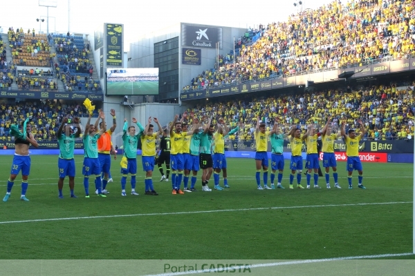 Cádiz CF en comunión con la afición / Trekant Media