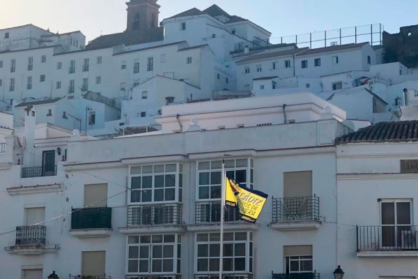 Bandera del Cádiz CF en Alcalá de los Gazules / Ayuntamiento de Alcalá de los Gazules