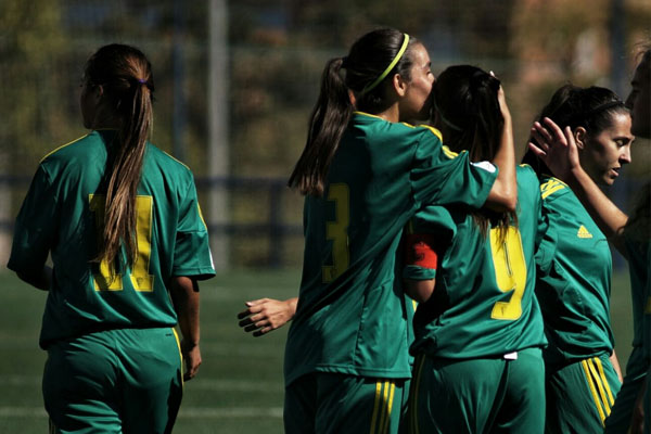 Las jugadoras del Cádiz CF Femenino celebran un gol. / Imagen: Águeda Sánchez