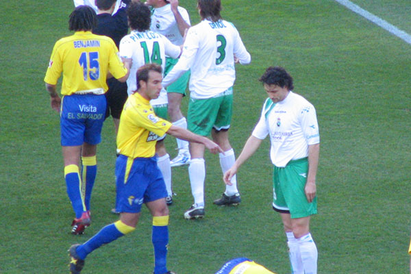 Imagen del Cádiz - Racing disputado en Carranza en 2006. / Trekant Media