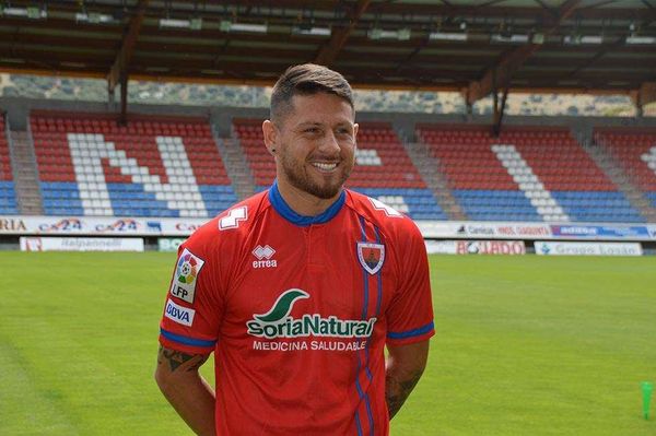 Javi Acuña en su presentación con el Numancia. / Imagen: elmirondesoria.es