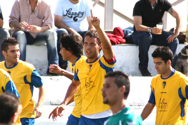 Germán celebrando un gol con el Cádiz B. / Trekant Media