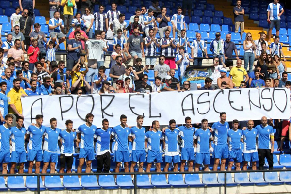 El Hércules con su afición en el entrenamiento de esta mañana. / Foto: Hércules CF