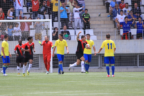 L'Hospitalet celebra el gol del empate en la Feixa Llarga. / Trekant Media