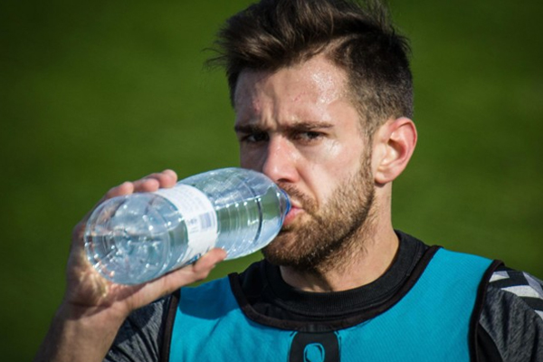 Jon García entrenando con el Racing. / Imagen: Racing de Santander