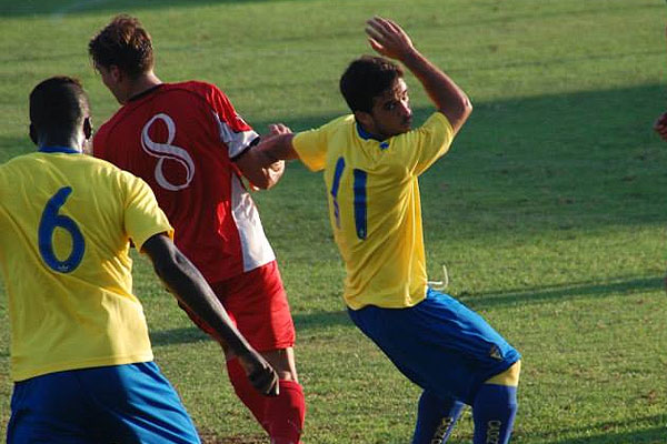 Lance del juego en el CD San Roque - Cádiz CF B / CD San Roque