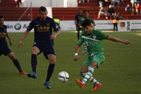 Lance de juego del UCAM - Linares. / UCAM Deportes